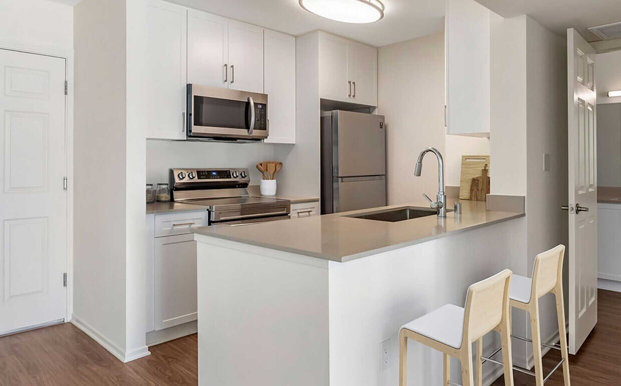 eaves Woodland Hills Rentals in Woodland Hills at 22122 Victory Blvd Woodland  Hills, CA | Apartments.com