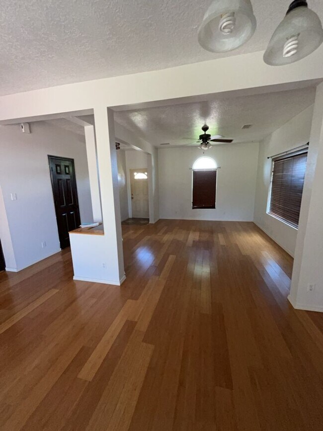 Foto del edificio - 429 Tome Hill Ave
