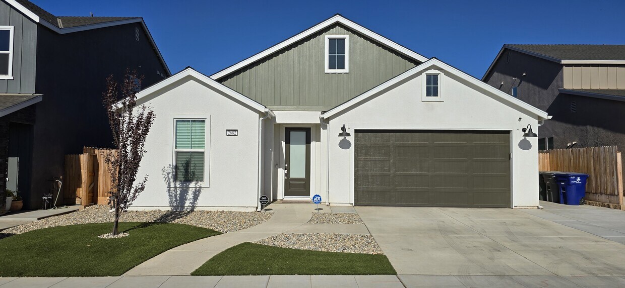 Primary Photo - 2682 Highland Ave