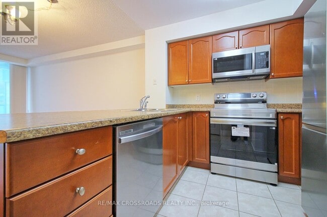 Building Photo - 51 Lower Simcoe St