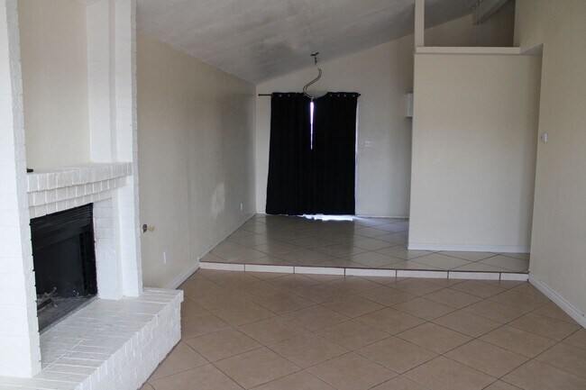 Foto del edificio - 5947 Deer Ave