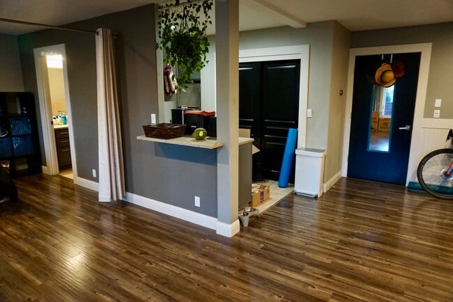 Building Photo - 2802 NE Ocker Dr