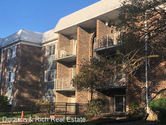 Building Photo - 1 br, 1 bath House - 1531 N Windsor  Apt 212