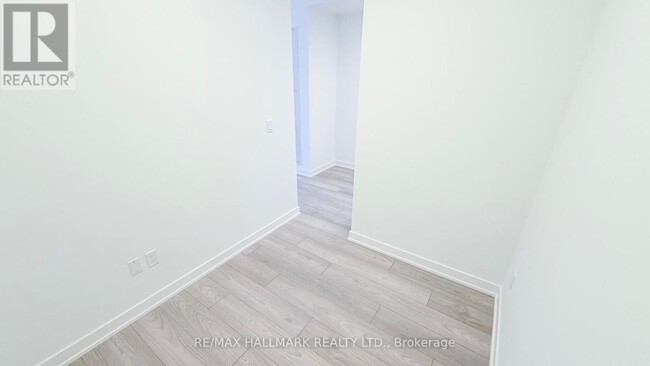 Building Photo - 1007 The Queensway