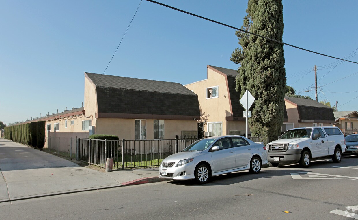 Primary Photo - 4730-4740 Elizabeth St