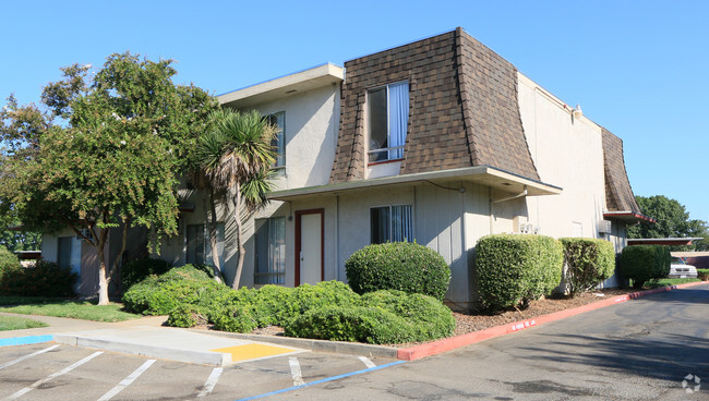 Building Photo - Cobblestone Apartments