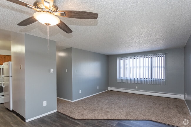 3BR, 1.5BA - 900SF - Orchard Glen Apartments