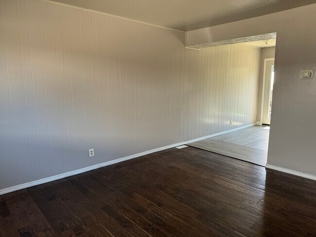Building Photo - 506 Bellarmine Dr W