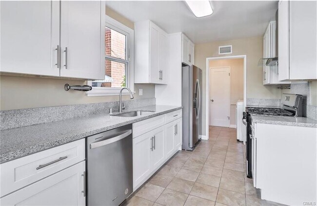 Building Photo - 21032 Cantara St