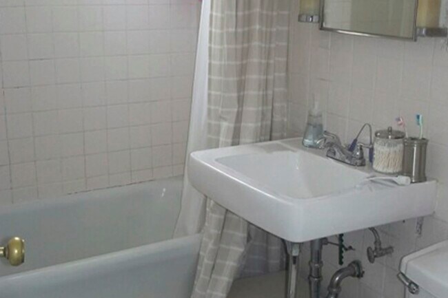 Foto del edificio - 3709 N Hoyne Ave