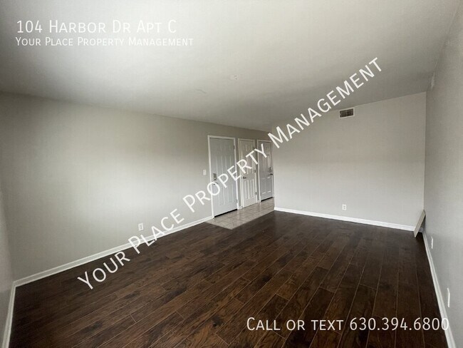 Building Photo - Freshly Painted 2BR, 1BA Centrally Located...