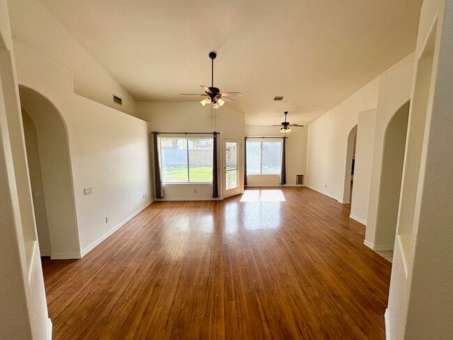 Foto del edificio - 1727 W Oakland St