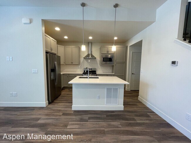 Building Photo - 3 br, 3.5 bath House - 2215 Village Green Way