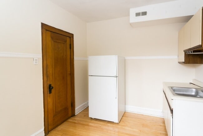 Foto del edificio - 1455 W Byron St