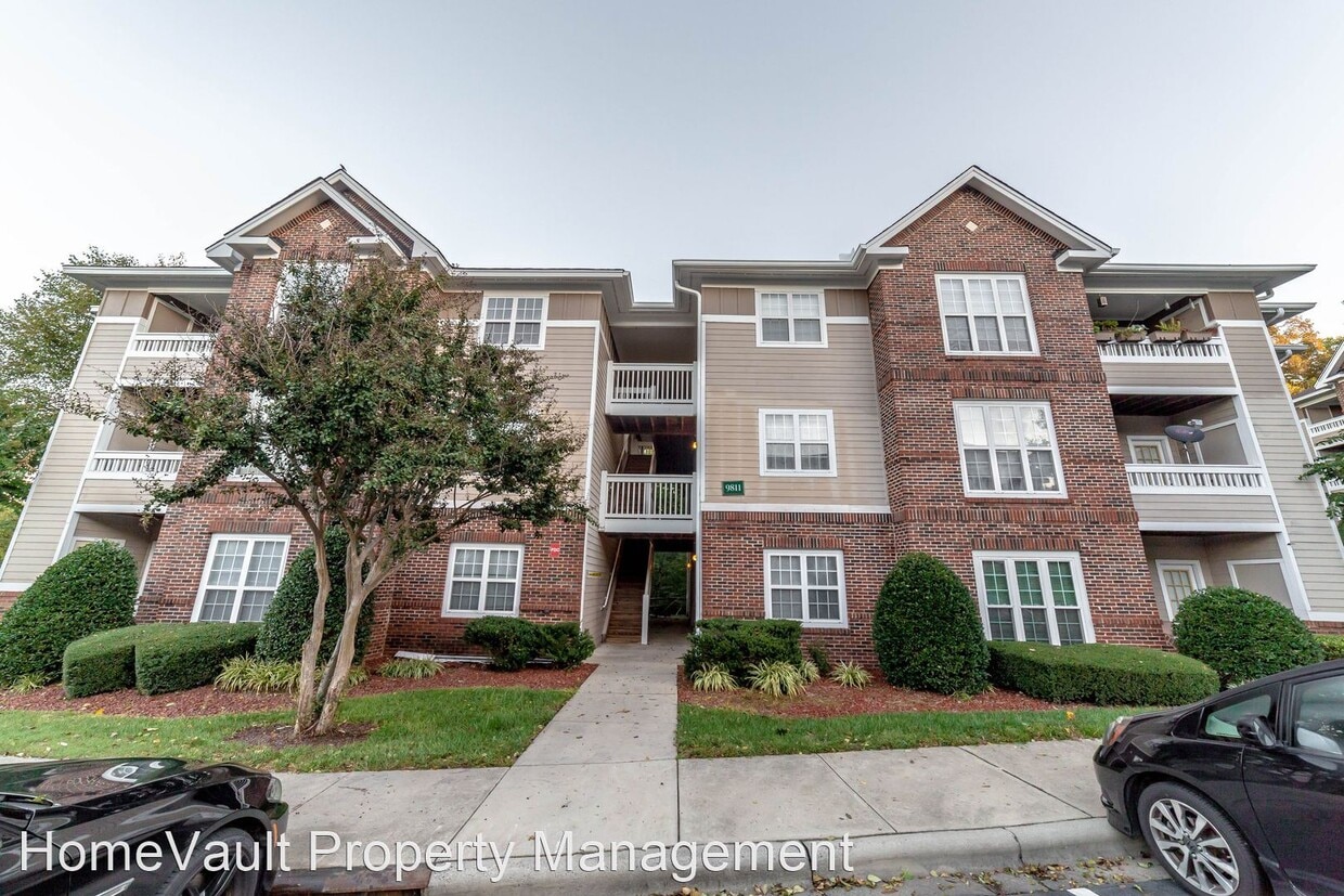 Primary Photo - 9811 Campus Walk Ln