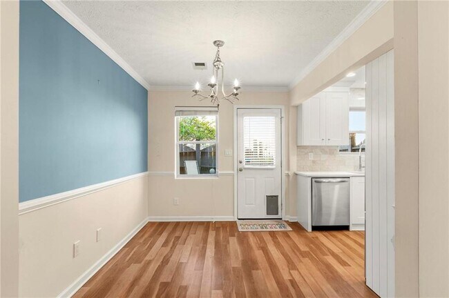 Foto del edificio - 245 Winding River Dr