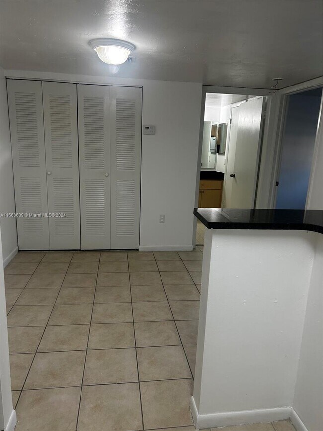 Foto del edificio - 7110 NW 179th St