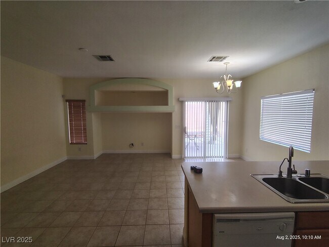 Foto del edificio - 6823 Crystal Rapids St
