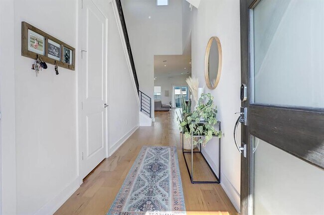 Foto del edificio - 7008 Zachary Dr