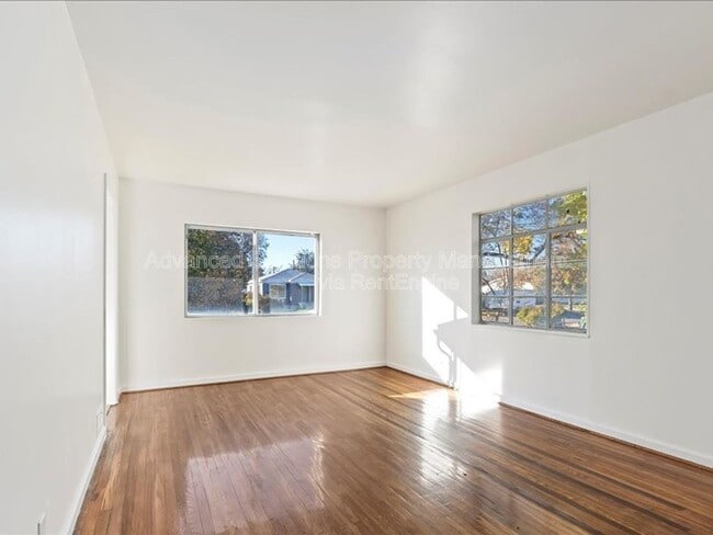 Building Photo - 1150 Simondi Ave