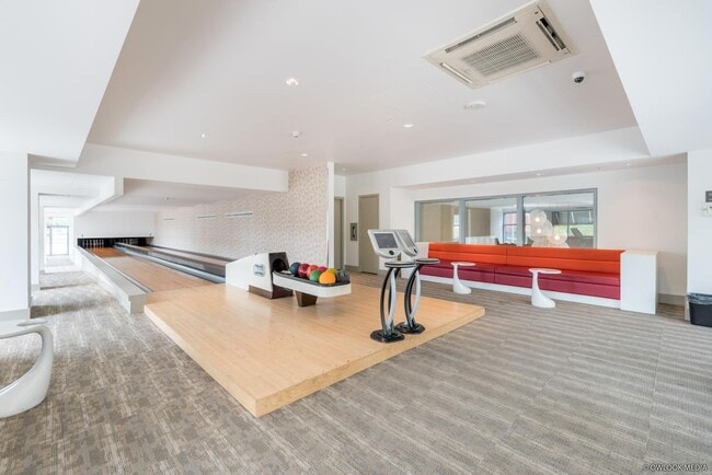 Building Photo - 13688-13100 1104