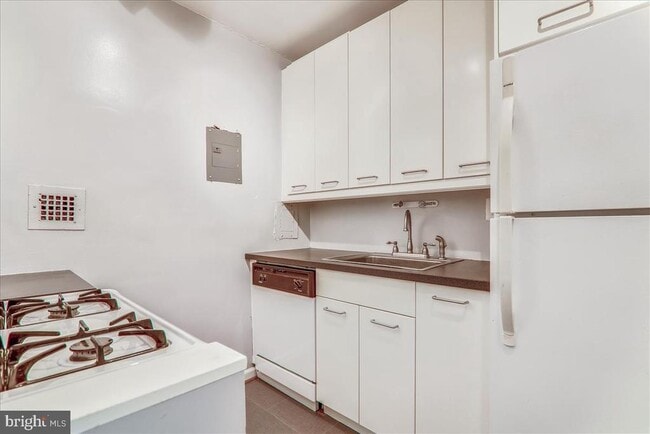 Building Photo - 940 25th St NW