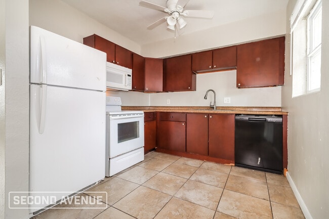 Building Photo - 712 S Highland Ave