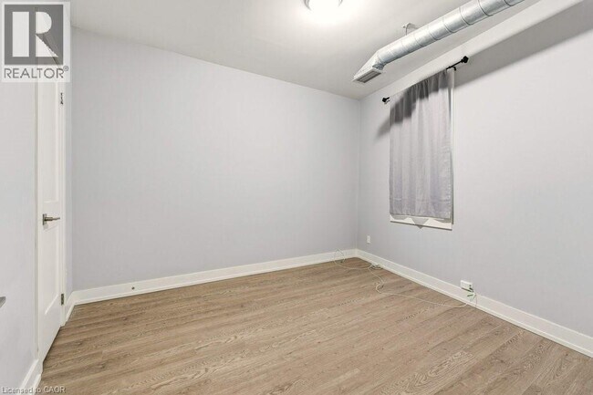 Photo du bâtiment - 1012 King St E