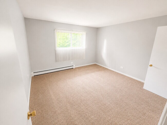 Building Photo - 200 Willow Ln