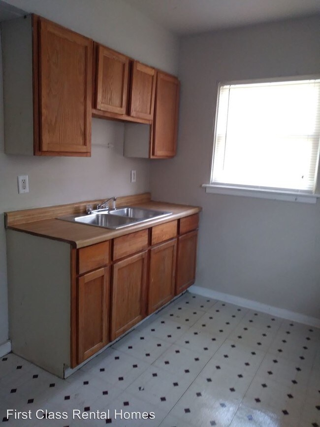 Building Photo - 3 br, 1 bath House - 231 Cleveland St