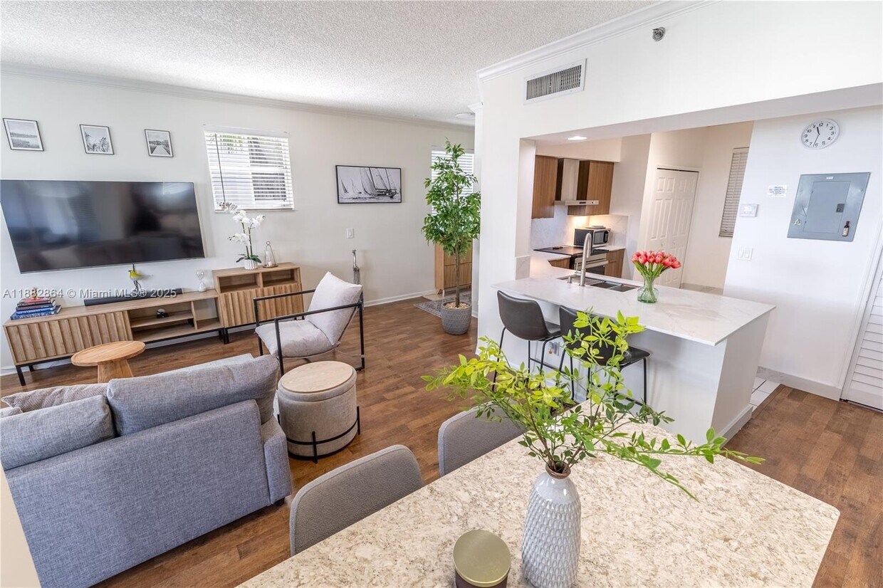 Foto principal - 3255 NE 184th St