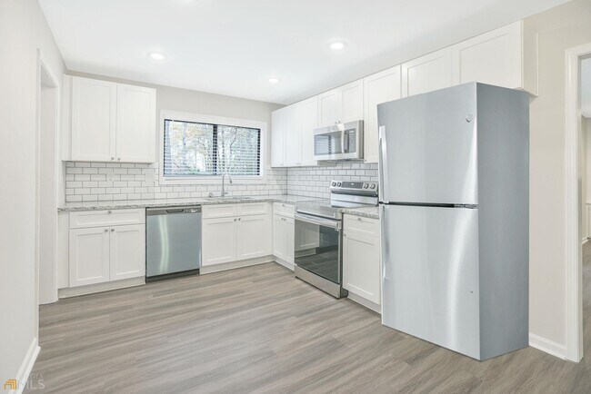 Foto del edificio - 2463 Rockwood Way SW