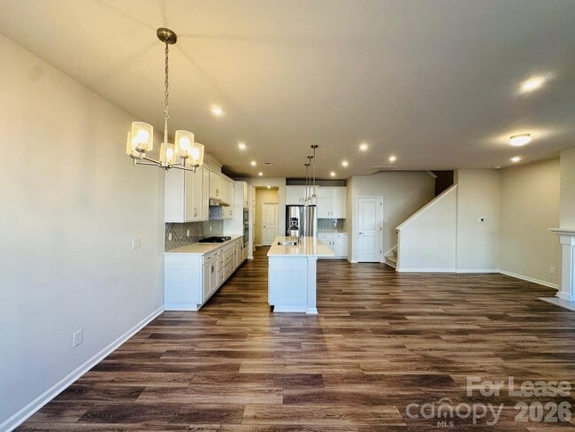 Foto del edificio - 5851 Strathmore Ct