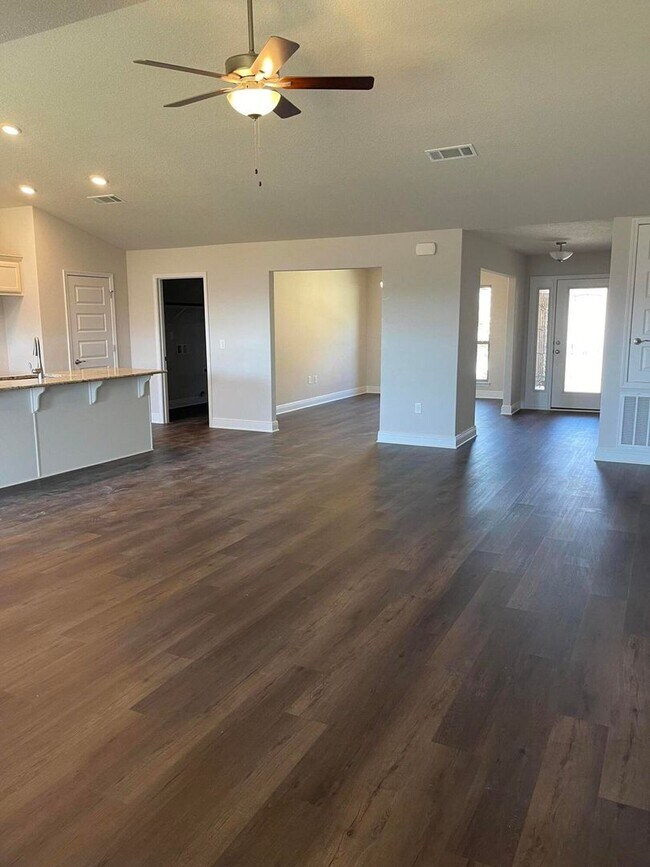 Foto del edificio - Newest/Largest home on the market in Crest...