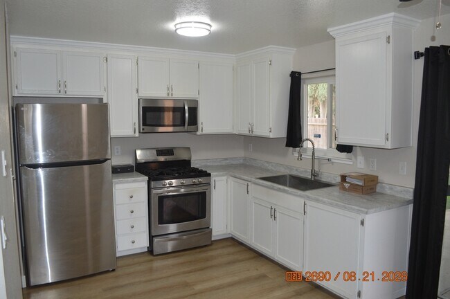 Foto del edificio - 632 Walnut Ave