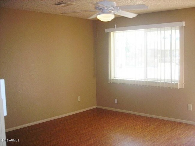 Foto del edificio - 7944 W Campbell Ave