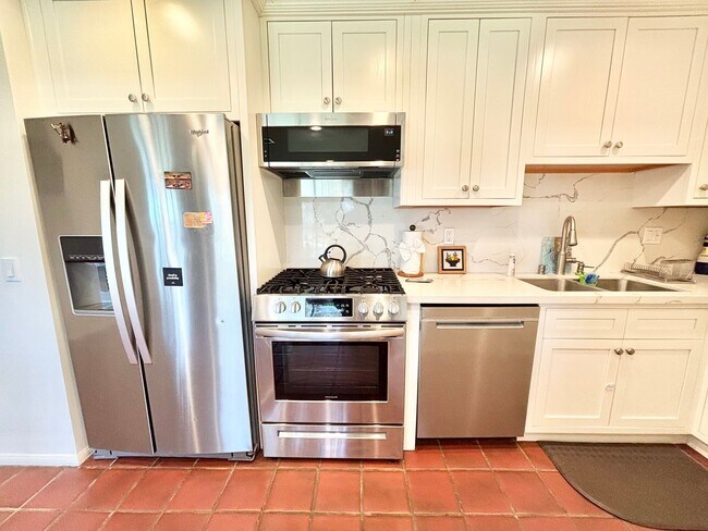 Foto del edificio - Surfside III / Port Hueneme / 1 bedroom on the 2nd floor with Oceanviews | Furnished monthly rental