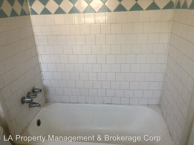 Building Photo - 338 N New Hampshire Ave
