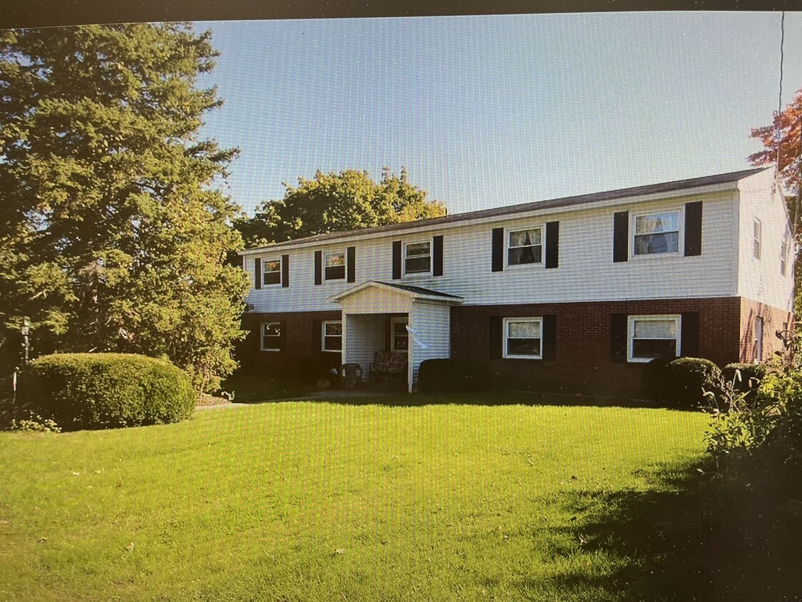 Primary Photo - 138 E Main St