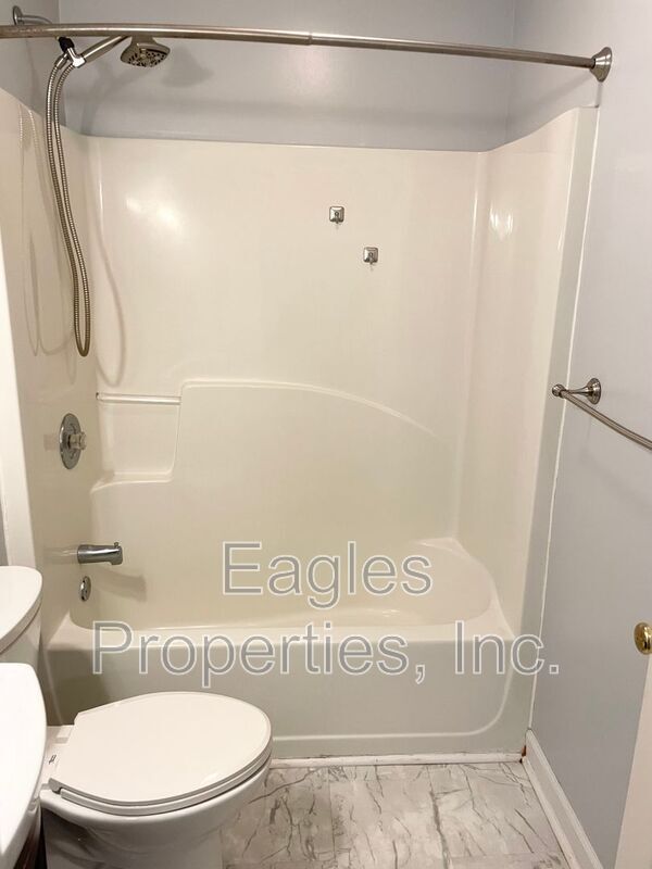 Building Photo - 202 Adler Ln