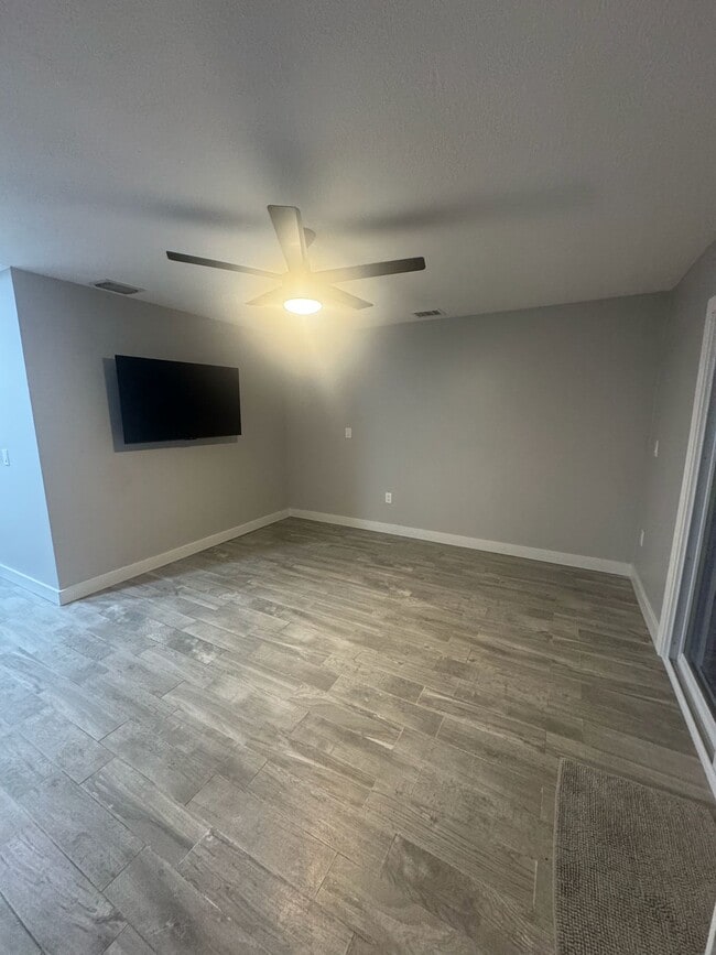 Building Photo - South Miami Avenue, Miami, FL 33184 - 1 BR...