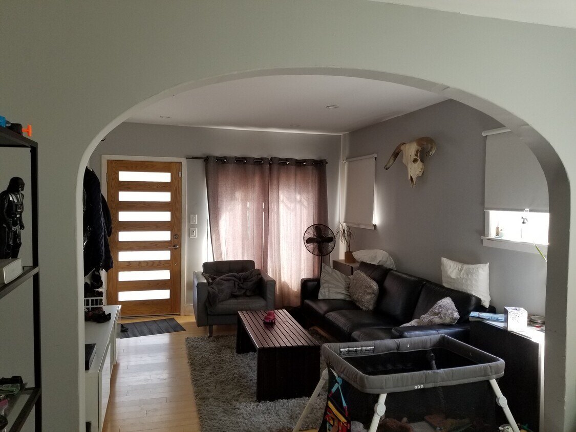 Sala de estar - 3932 Bayo St