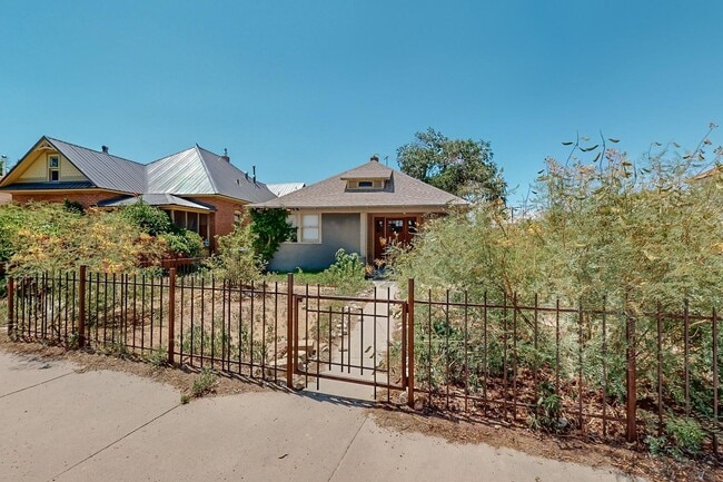 Building Photo - HISTORIC Edo BUNGALOW 2 Bedroom 1 Bath