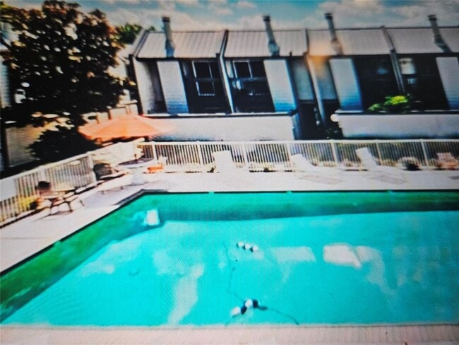 Building Photo - 5076 Glenmont Dr
