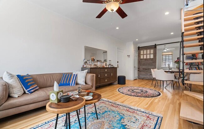 Foto del edificio - 1496 Beacon St