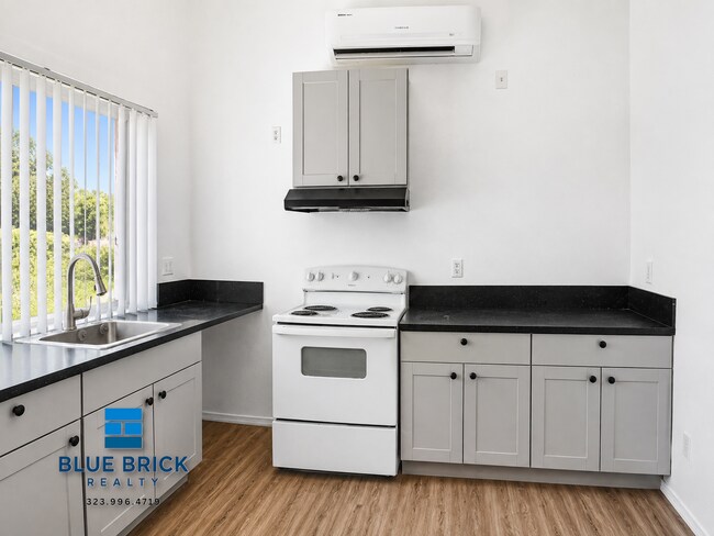 Foto del edificio - 13441 Vanowen St