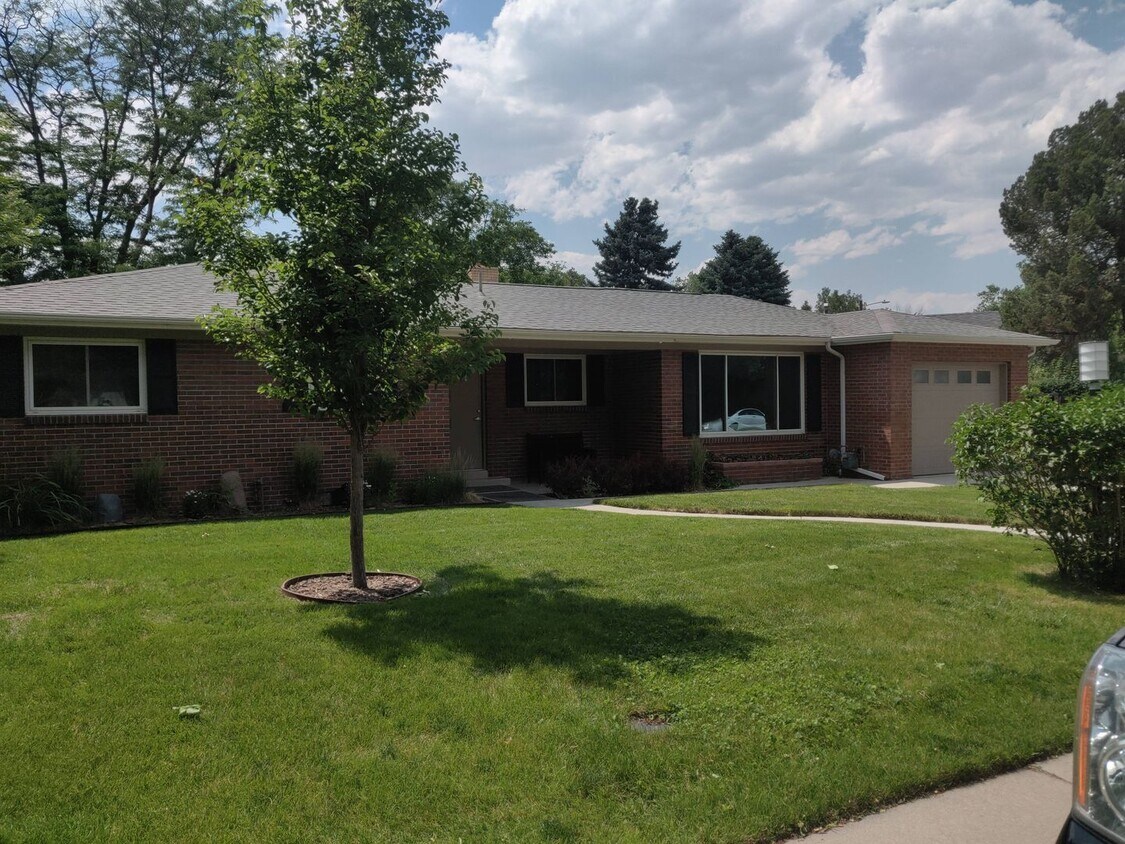 Foto principal - Four Bedroom Ranch in Hilltop/Lowry. Pets ...