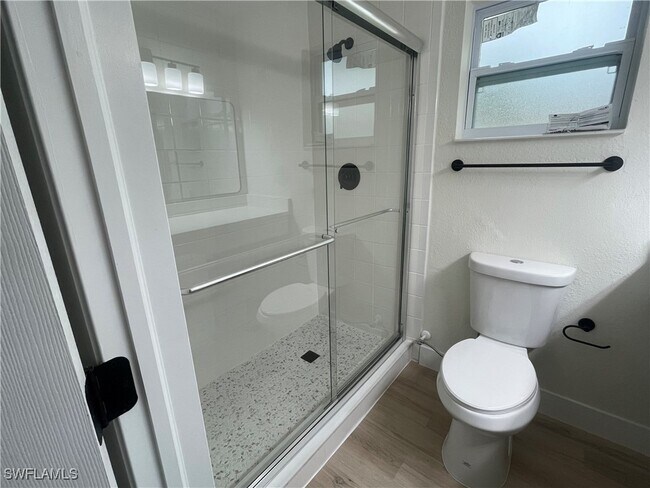 Foto del edificio - 2180 Leisure Ln