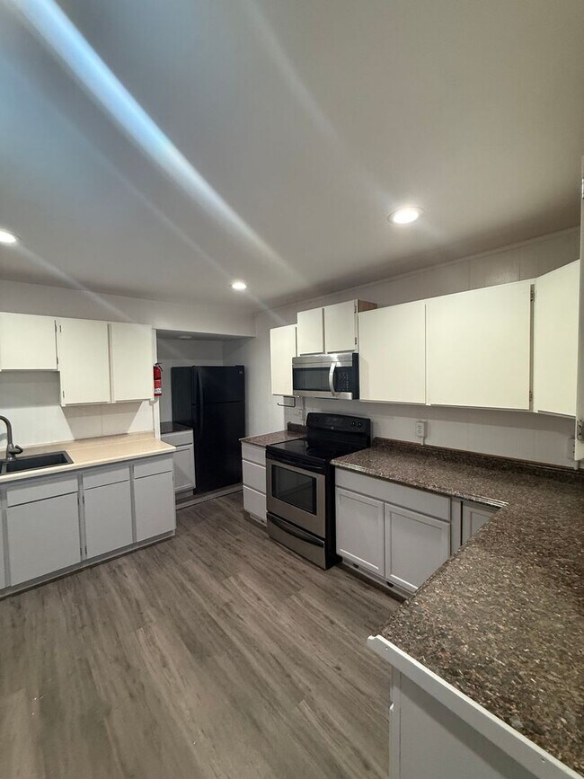 Foto del edificio - 1315 Ballaine Rd