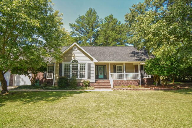 Building Photo - 3 Bedroom 2.5 Bathroom with a Bonus: Small...